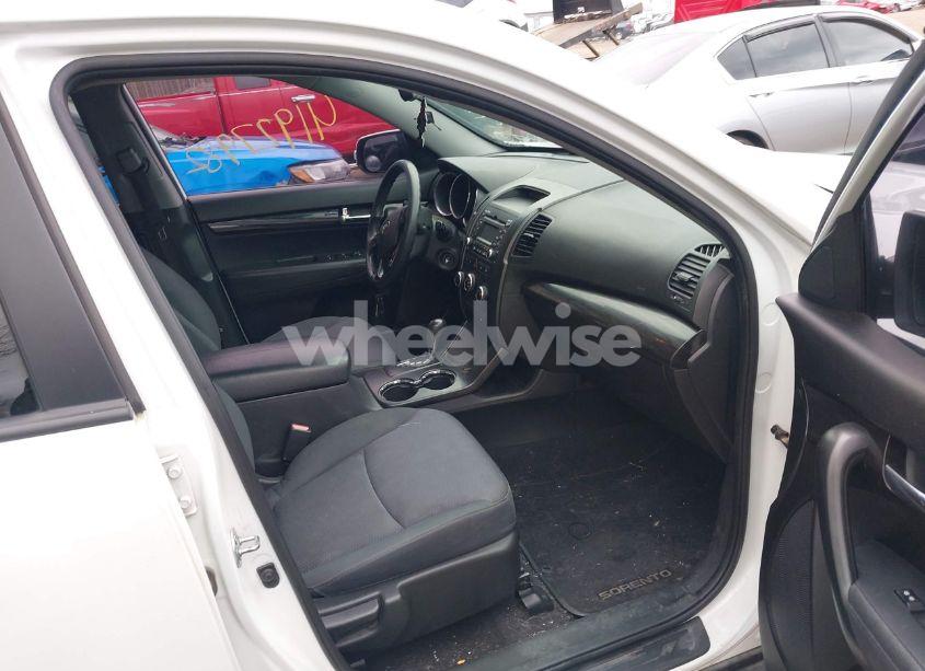 Photo 5 of 2012 Kia Sorento LX V6 (VIN 5XYKTDA23CG272564)