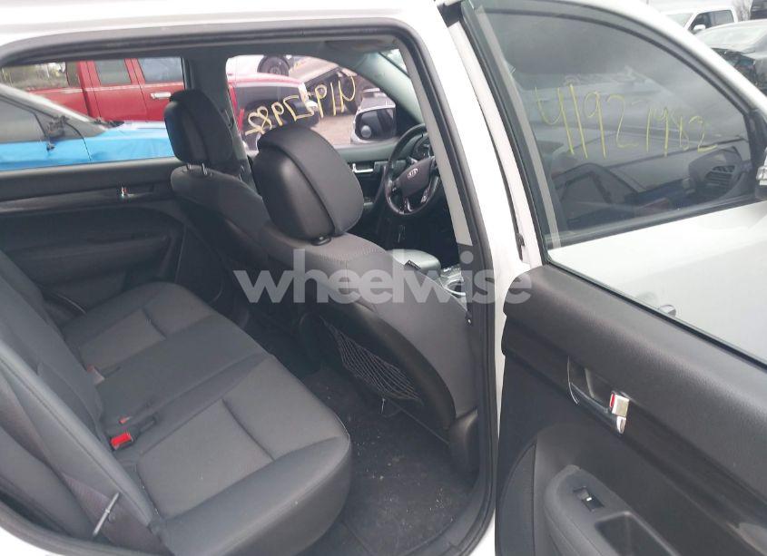Photo 8 of 2012 Kia Sorento LX V6 (VIN 5XYKTDA23CG272564)