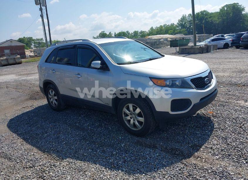 2013 Kia Sorento LX V6 (VIN 5XYKTDA23DG309839) main photo