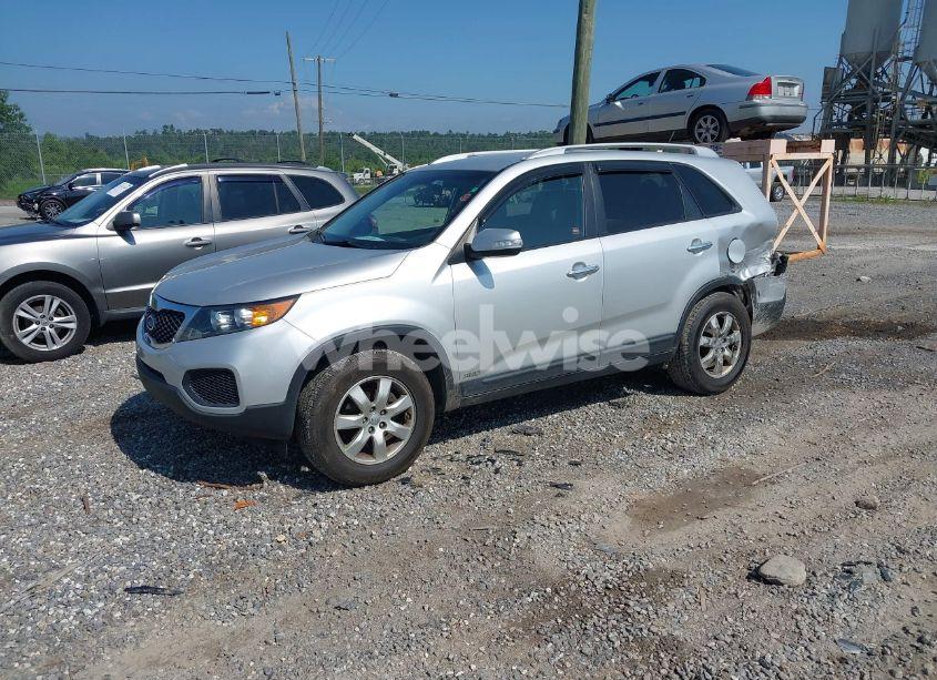 Photo 2 of 2013 Kia Sorento LX V6 (VIN 5XYKTDA23DG309839)