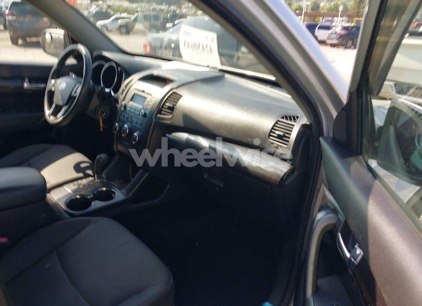 Photo 5 of 2013 Kia Sorento LX V6 (VIN 5XYKTDA23DG309839)