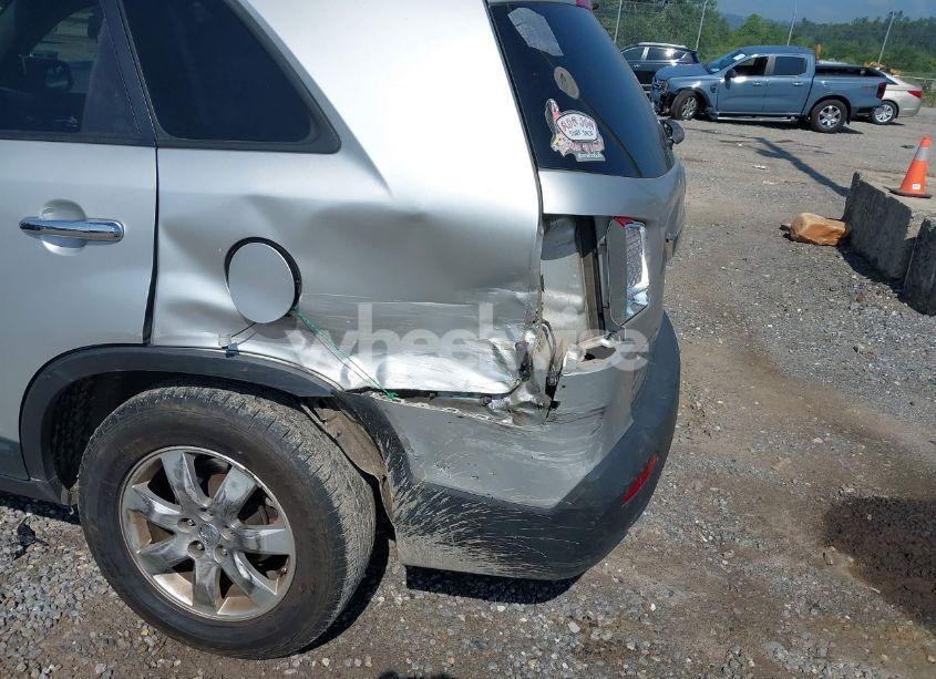 Photo 6 of 2013 Kia Sorento LX V6 (VIN 5XYKTDA23DG309839)