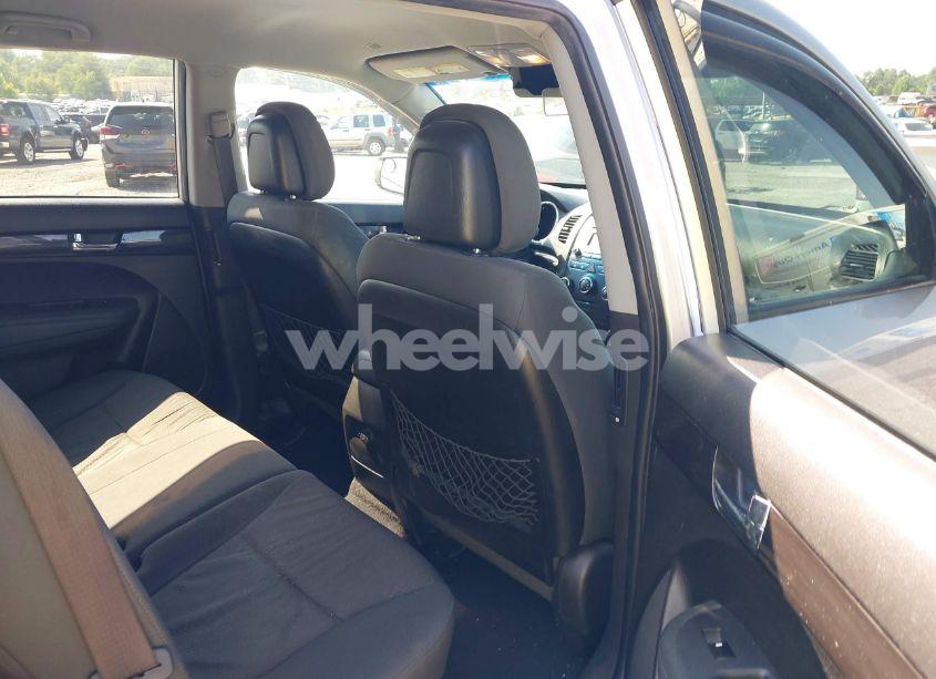 Photo 8 of 2013 Kia Sorento LX V6 (VIN 5XYKTDA23DG309839)