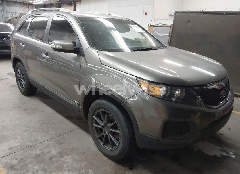 2013 Kia Sorento LX V6 (VIN 5XYKTDA23DG309937) main photo