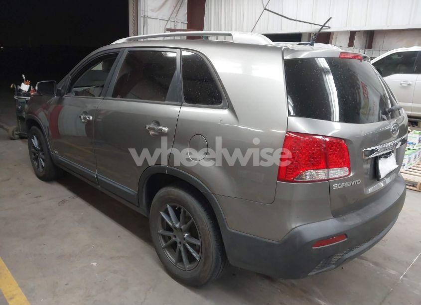 Photo 3 of 2013 Kia Sorento LX V6 (VIN 5XYKTDA23DG309937)