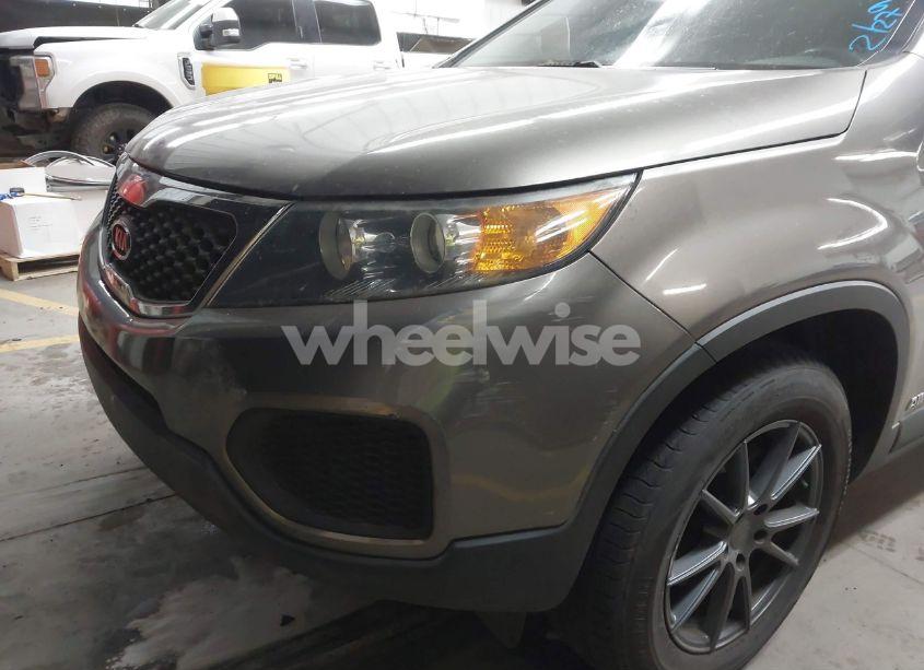 Photo 6 of 2013 Kia Sorento LX V6 (VIN 5XYKTDA23DG309937)