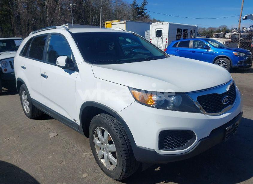 2013 Kia Sorento LX V6 (VIN 5XYKTDA23DG387439) main photo