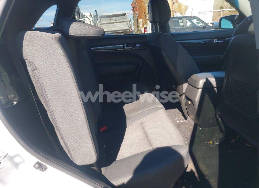 Photo 8 of 2013 Kia Sorento LX V6 (VIN 5XYKTDA23DG387439)