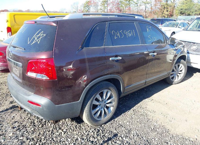 Photo 4 of 2011 Kia Sorento LX V6 (VIN 5XYKTDA24BG065082)