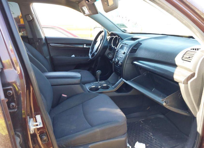 Photo 5 of 2011 Kia Sorento LX V6 (VIN 5XYKTDA24BG065082)