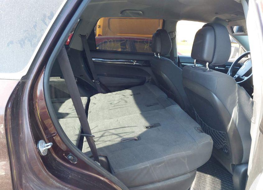 Photo 8 of 2011 Kia Sorento LX V6 (VIN 5XYKTDA24BG065082)