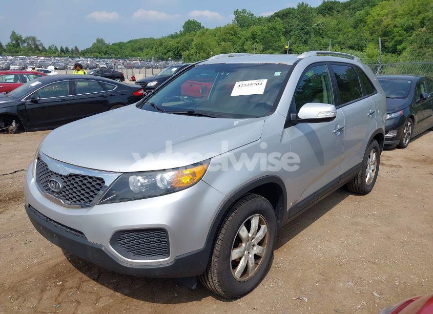 Photo 2 of 2012 Kia Sorento LX V6 (VIN 5XYKTDA24CG265901)