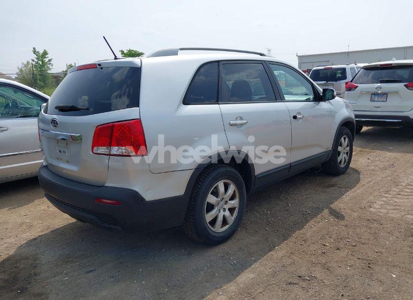 Photo 4 of 2012 Kia Sorento LX V6 (VIN 5XYKTDA24CG265901)