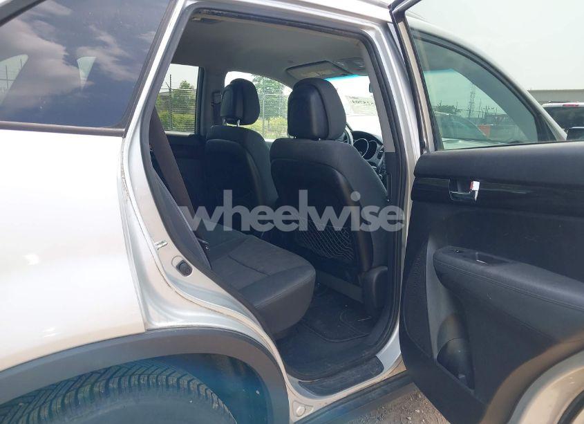 Photo 8 of 2012 Kia Sorento LX V6 (VIN 5XYKTDA24CG265901)