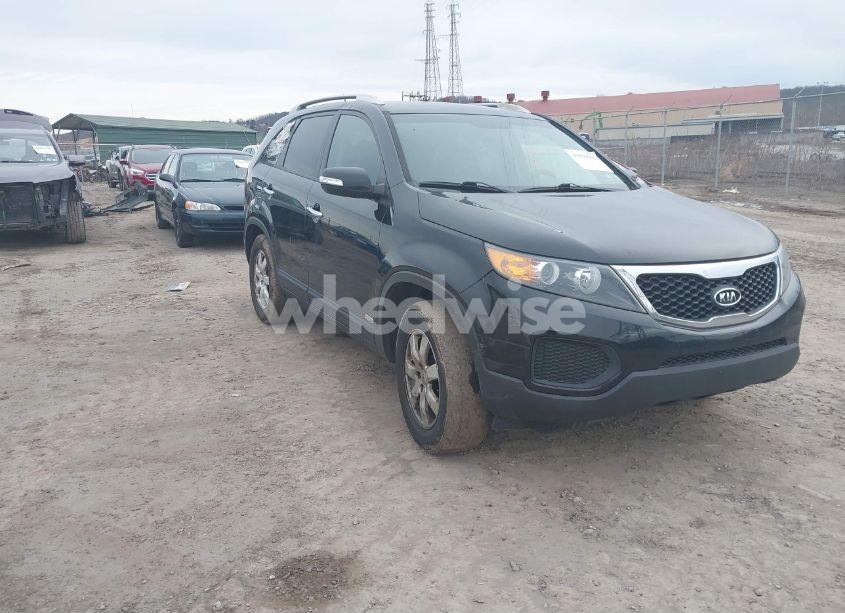 2013 Kia Sorento LX V6 (VIN 5XYKTDA24DG319148) main photo
