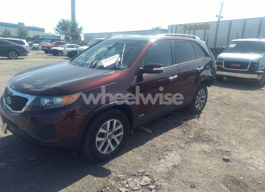 Photo 2 of 2012 Kia Sorento LX V6 (VIN 5XYKTDA25CG275997)