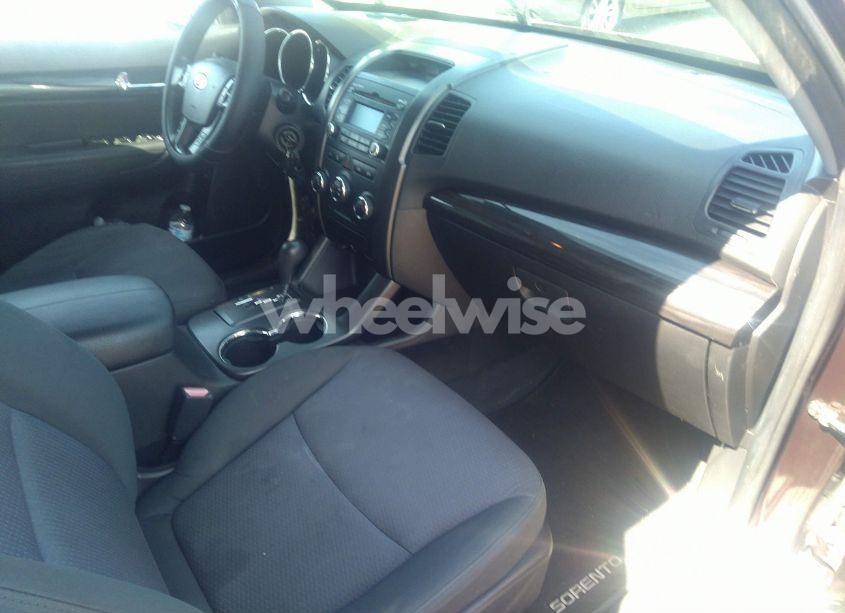 Photo 5 of 2012 Kia Sorento LX V6 (VIN 5XYKTDA25CG275997)