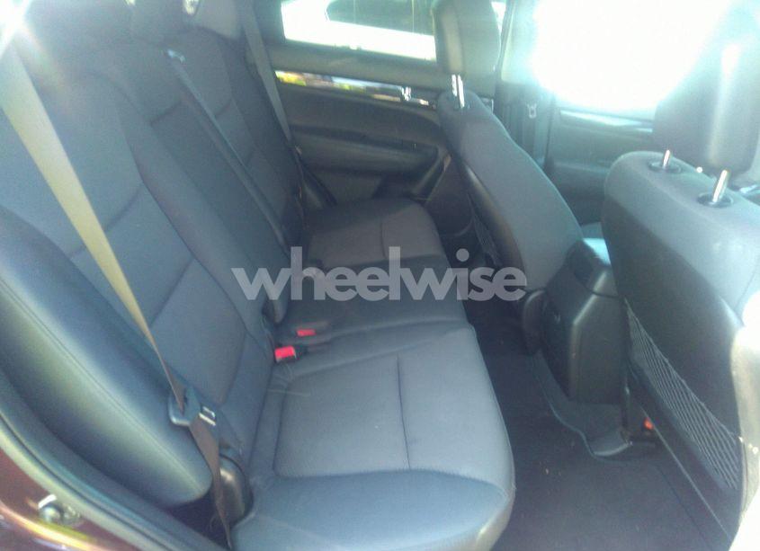 Photo 8 of 2012 Kia Sorento LX V6 (VIN 5XYKTDA25CG275997)
