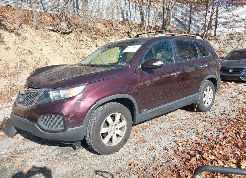 Photo 2 of 2013 Kia Sorento LX V6 (VIN 5XYKTDA25DG344821)