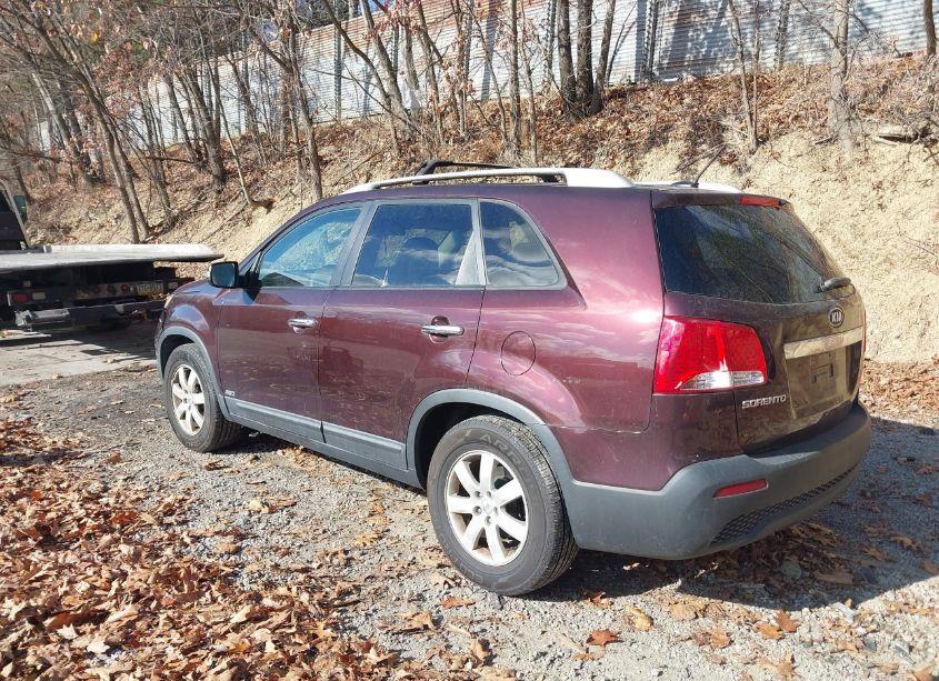 Photo 3 of 2013 Kia Sorento LX V6 (VIN 5XYKTDA25DG344821)