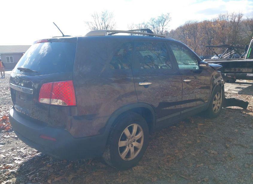 Photo 4 of 2013 Kia Sorento LX V6 (VIN 5XYKTDA25DG344821)