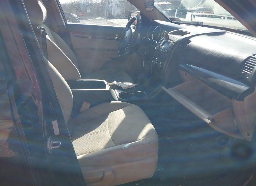 Photo 5 of 2013 Kia Sorento LX V6 (VIN 5XYKTDA25DG344821)