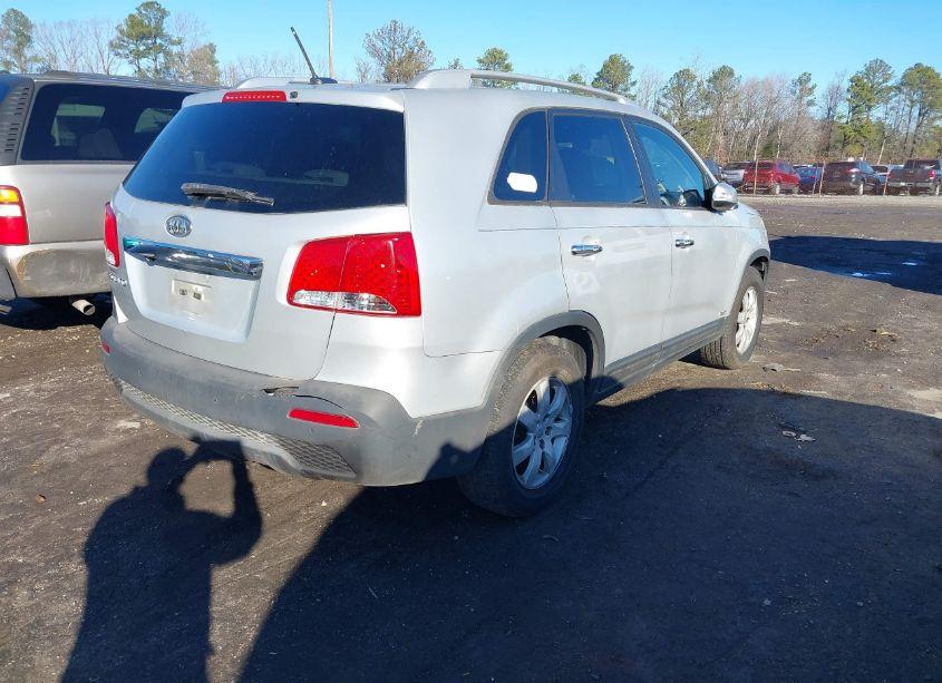 Photo 4 of 2013 Kia Sorento LX V6 (VIN 5XYKTDA25DG382260)
