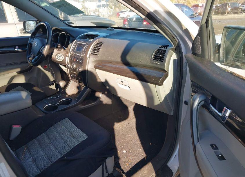 Photo 5 of 2013 Kia Sorento LX V6 (VIN 5XYKTDA25DG382260)