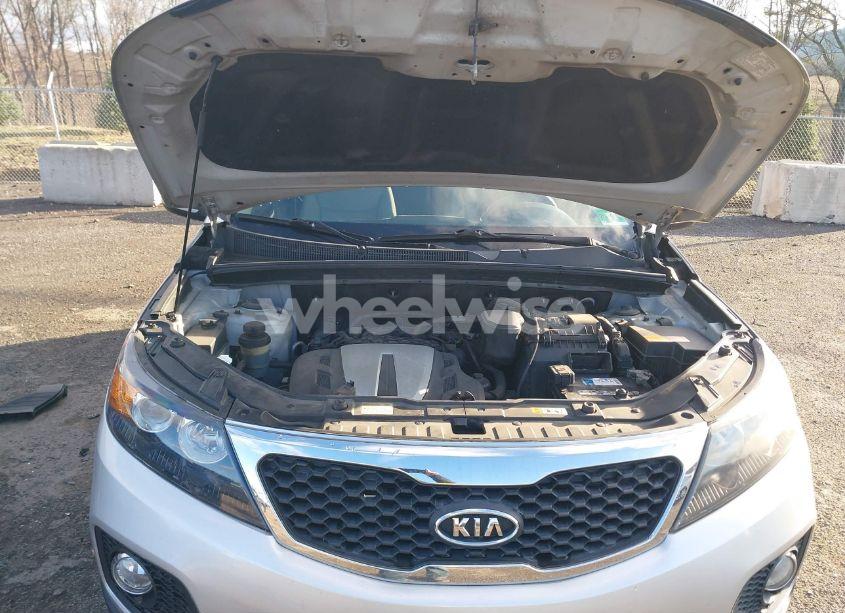 Photo 10 of 2011 Kia Sorento LX V6 (VIN 5XYKTDA26BG068341)