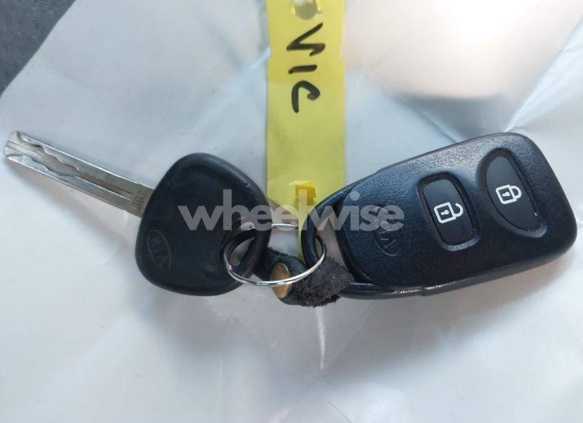 Photo 11 of 2011 Kia Sorento LX V6 (VIN 5XYKTDA26BG068341)