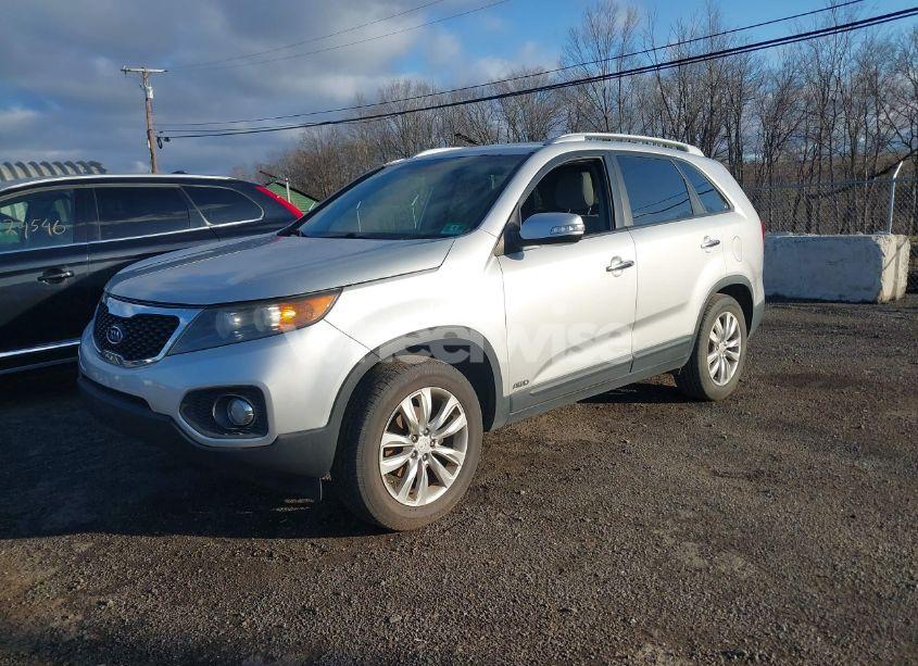 Photo 2 of 2011 Kia Sorento LX V6 (VIN 5XYKTDA26BG068341)