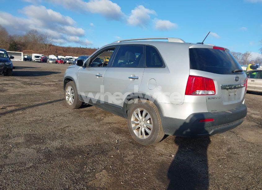 Photo 3 of 2011 Kia Sorento LX V6 (VIN 5XYKTDA26BG068341)