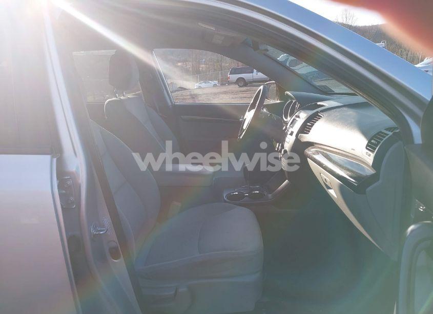 Photo 5 of 2011 Kia Sorento LX V6 (VIN 5XYKTDA26BG068341)