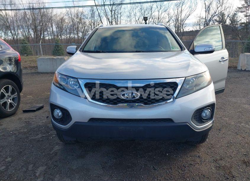 Photo 6 of 2011 Kia Sorento LX V6 (VIN 5XYKTDA26BG068341)