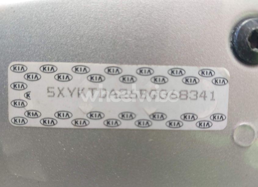 Photo 9 of 2011 Kia Sorento LX V6 (VIN 5XYKTDA26BG068341)