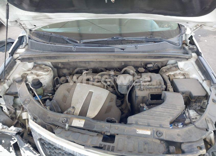 Photo 10 of 2011 Kia Sorento LX V6 (VIN 5XYKTDA26BG074351)