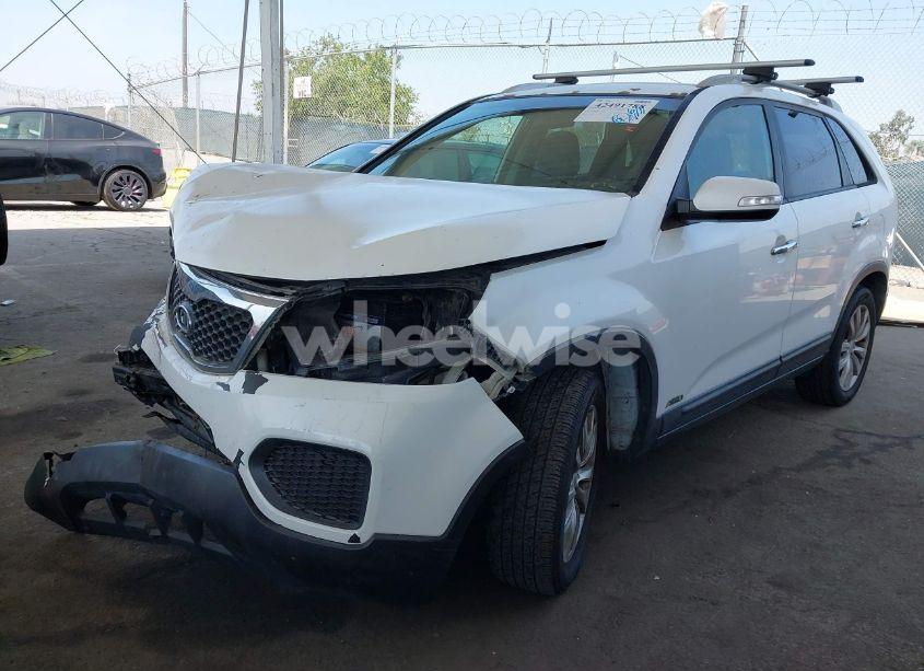 Photo 2 of 2011 Kia Sorento LX V6 (VIN 5XYKTDA26BG074351)