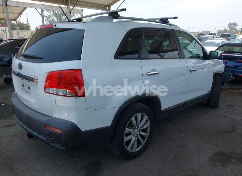 Photo 4 of 2011 Kia Sorento LX V6 (VIN 5XYKTDA26BG074351)