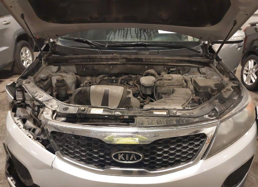 Photo 10 of 2011 Kia Sorento LX V6 (VIN 5XYKTDA26BG136461)