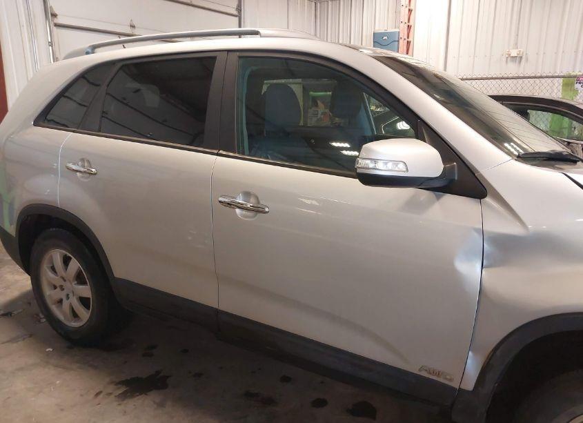 Photo 14 of 2011 Kia Sorento LX V6 (VIN 5XYKTDA26BG136461)