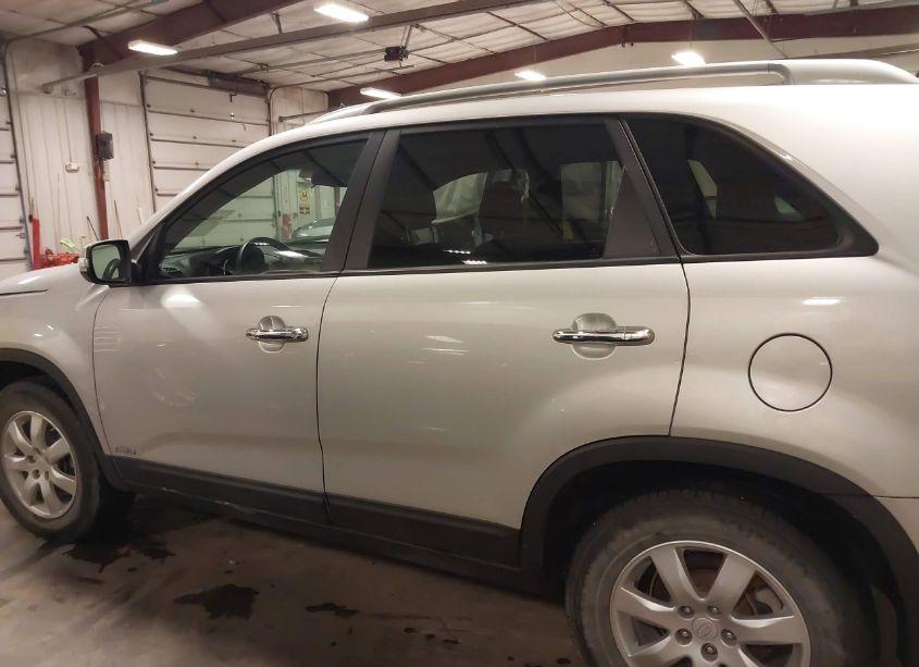 Photo 15 of 2011 Kia Sorento LX V6 (VIN 5XYKTDA26BG136461)