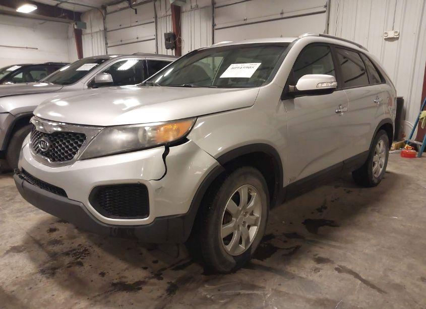 Photo 2 of 2011 Kia Sorento LX V6 (VIN 5XYKTDA26BG136461)