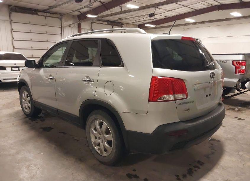 Photo 3 of 2011 Kia Sorento LX V6 (VIN 5XYKTDA26BG136461)