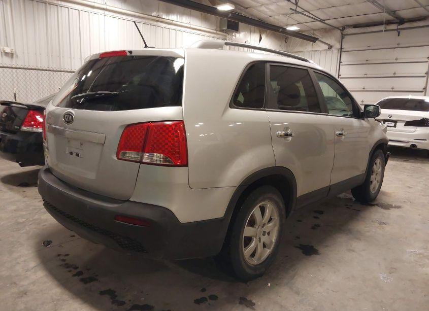 Photo 4 of 2011 Kia Sorento LX V6 (VIN 5XYKTDA26BG136461)