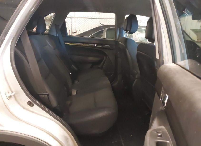 Photo 8 of 2011 Kia Sorento LX V6 (VIN 5XYKTDA26BG136461)