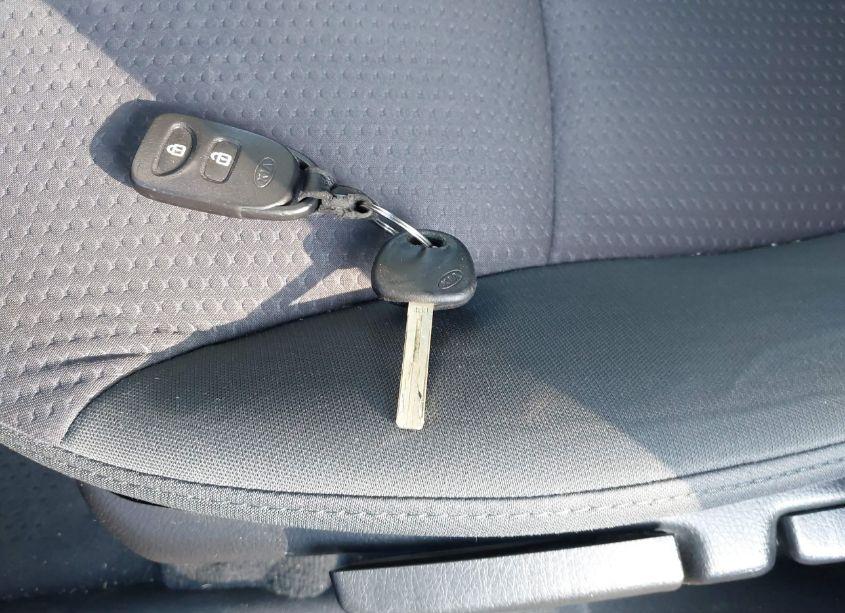 Photo 11 of 2011 Kia Sorento LX V6 (VIN 5XYKTDA26BG166107)