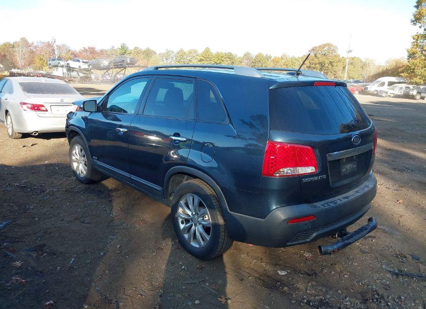 Photo 3 of 2011 Kia Sorento LX V6 (VIN 5XYKTDA26BG166107)
