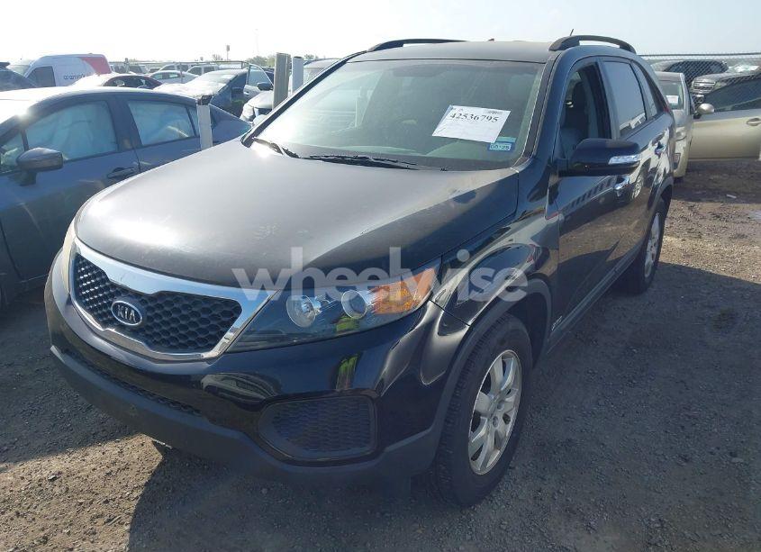 Photo 2 of 2013 Kia Sorento LX V6 (VIN 5XYKTDA26DG319121)