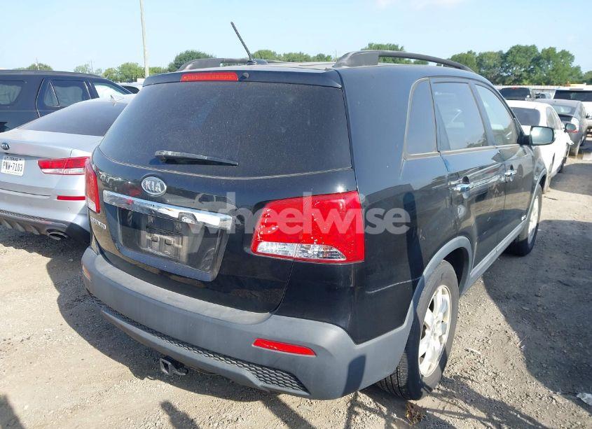Photo 4 of 2013 Kia Sorento LX V6 (VIN 5XYKTDA26DG319121)