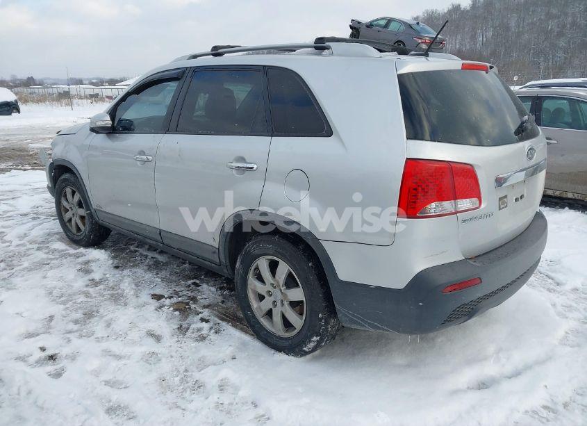 Photo 3 of 2013 Kia Sorento LX V6 (VIN 5XYKTDA26DG338980)